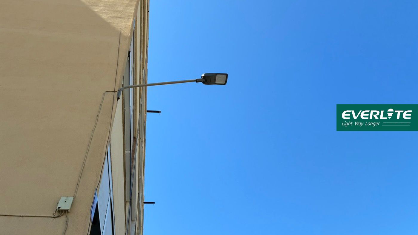 Väggmonterad gatubelysning: Reimagining Narrow Alley Illumination